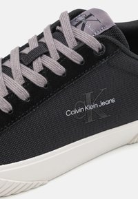Calvin Klein Jeans SKATER  - Zapatillas - black/bright white