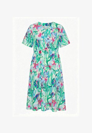 Sukienka z krótkim rękawem do kolan z żywym podwodnym motywem przedstawiającym ryby, rozgwiazdy, wodorosty i koralowce w odcieniach zieleni, różu i niebieskiego.