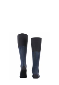 Calze fino al ginocchio di colore grigio scuro con righe verticali blu. Texture liscia con rinforzi nelle aree della punta e del tallone, rifinito con un bordo solido.