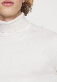 Selected Homme SLHBERG ROLL NECK NOOS - Camisola - egret melange