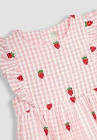 JoJo Maman Bébé STRAWBERRY EMBROIDERED GINGHAM PRETTY - REGULAR FIT - Vapaa-ajan mekko - pink