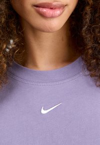Nike Sportswear TEE - Základné tričko - daybreak