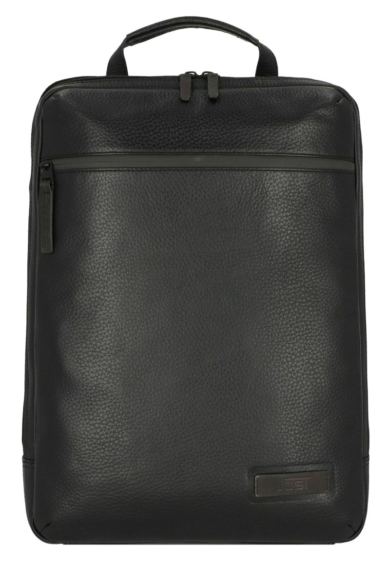 Sac à dos pour ordinateur portable en cuir noir avec texture granuleuse. Il dispose d'une poignée supérieure, d'une poche avant zippée et d'un accent métallique avec logo.