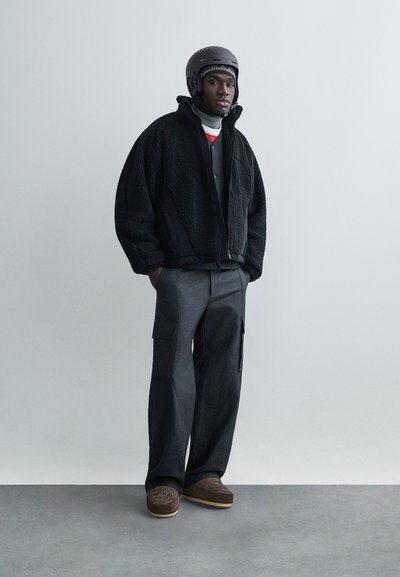 Holzweiler SKI CAPSULE SWITCHER MIPS UNISEX - Muu aksessuaar - dk. brown