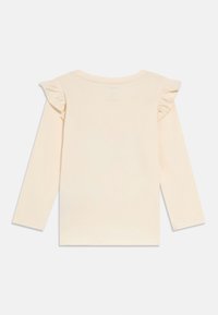 Hellbeiges Langarmoberteil mit Rüschendetails an den Ärmeln, aus weichem Stoff gefertigt, mit Rundhalsausschnitt und schlichtem Design.