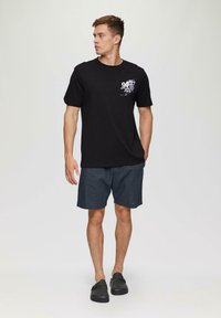 QS MIT BRUST - T-Shirt print - schwarz