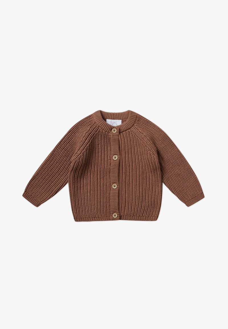 Cardigan lavorato a maglia marrone con colletto tondo, texture a coste e chiusure con bottoni di legno lungo la parte frontale. Maniche lunghe con vestibilità rilassata.