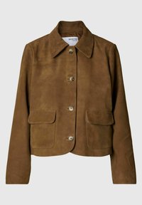 Brun ruskindsjakke med krave, frontknaplukning og to brystlommer. Har et cropped design og glat tekstur.