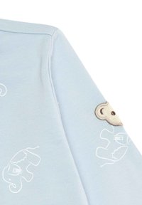 Světle modré mikina s výšivkami slona a medvěda, se soft touch texturou a kulatým výstřihem. Akcenty dodávají hravý detail.