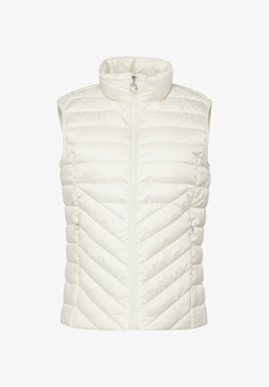 Weißer Steppwesten mit hohem Kragen, Reißverschluss vorne und Zickzack-Steppmuster. Mit seitlichen Taschen und subtilen Metallakzenten.