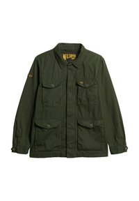 Chaqueta verde oliva con cuello, cuatro bolsillos frontales, cierres de botón y una etiqueta de marca amarilla en el interior. Fabricada con un tejido ligero.