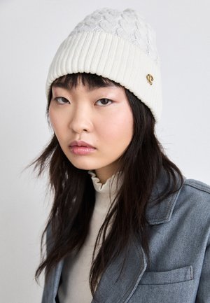 CABLE BEANIE - Čiapka - chalk