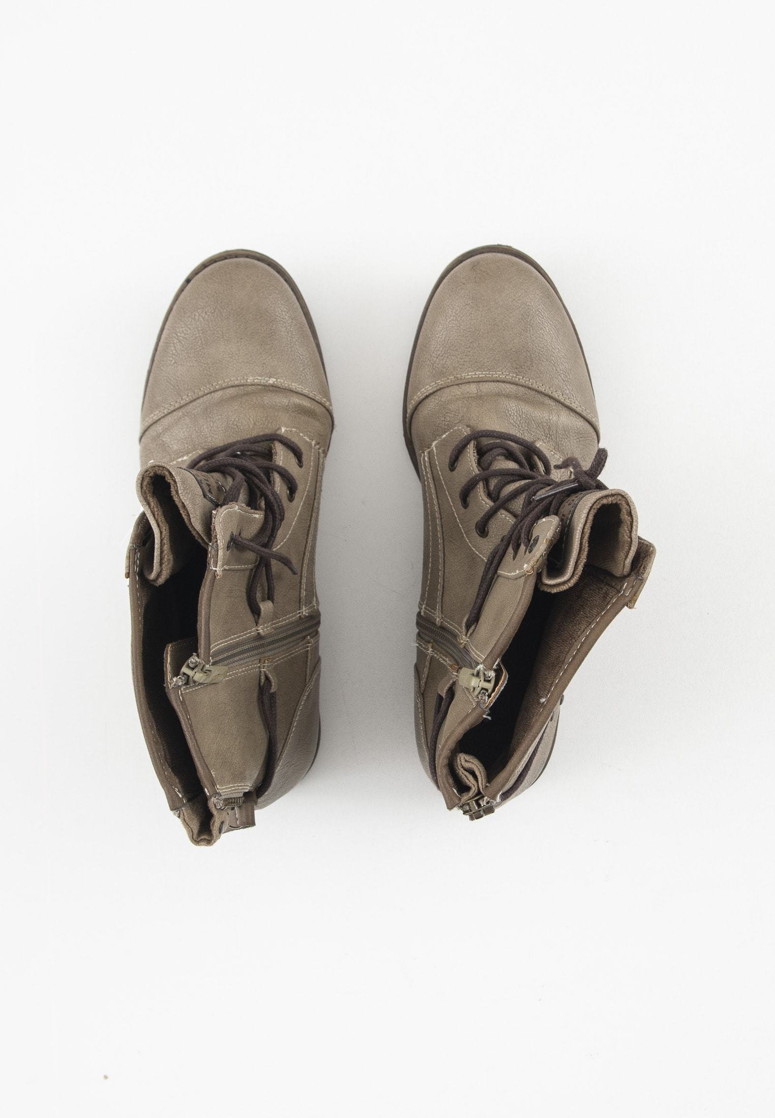 Botines Negros Con Cordones Y Plataforma Mustang | Querol