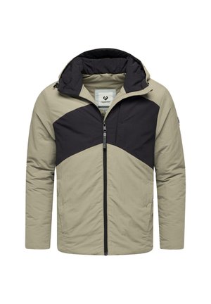 Giacca isolante beige e nera con zip frontale, due tasche laterali e cappuccio. Presenta un design diagonale a contrasto.