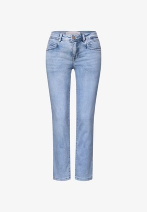 Jasnoniebieskie dżinsy z prostą nogawką, pięcioma kieszeniami, subtelnym przeszyciem i zapięciem na guzik z przodu. Gładka faktura.