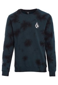Sweatshirt bleu sarcelle foncé avec un motif tie-dye noir, col ras du cou, manches longues, et logo blanc sur la poitrine ; poignets et ourlet côtelés.