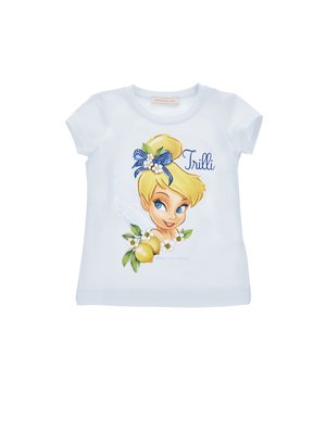 Hvit småbarn-T-skjorte med en tegneserie av en blond jente som har på seg en blå sløyfe, omgitt av hvite blomster og sitroner, med ordet "Trilli."