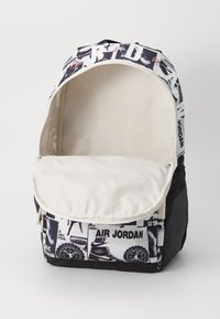 Jordan AIR PATROL BACKPACK - Malý batoh  - light orewood brn