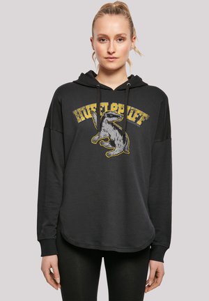 Schwarzer Hoodie mit langen Ärmeln, auf der Vorderseite mit einem Grafik eines Dachses und "HUFFLEPUFF" in Gelb. Weicher Stoff und leicht gewellter Saum.