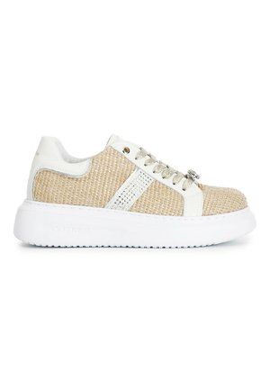 Beige Woven-Sneaker mit weißen Lederakzenten, runder Zehenpartie, flacher weißer Sohle und dekorativen Schnürsenkeln. Verfügt über ein dezentes Logo-Detail auf der Ferse.