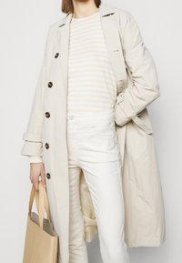 CLOSED Långärmad tröja - light yellow