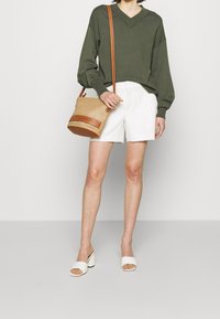 Banana Republic Šortky - white