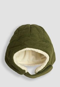Grünes, gestepptes Hut mit einem weichen, cremefarbenen Pelzfutter. Verfügt über ein geschlossenes Design und Ohrenschützer. Innenseiten sind sichtbar.