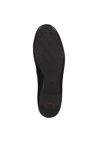 Suola di scarpa in pelle nera con superficie testurizzata, caratterizzata da un accento circolare rosso e un logo del marchio impresso; bordi lisci e materiale durevole.