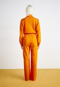 adidas Originals JUMPSUIT - Kombinezon - unity orange