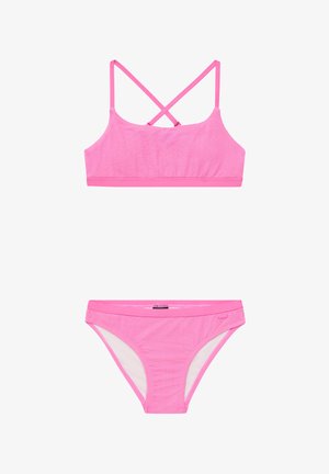 Ružový bikini set so štruktúrovaným crop topom s prekríženými ramienkami a zodpovedajúcim spodným dielom, obidve s jemnými okrajmi a kontrastným podšívaním.