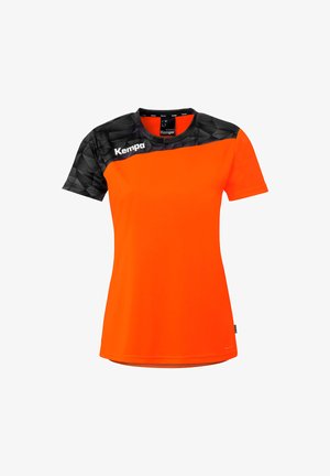 Helderoranje dames sport T-shirt met een zwart geometrisch patroon op het schoudergedeelte en een witte "Kempa"-logo op de borst.