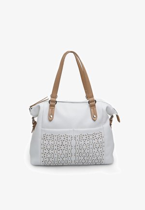 Hvid lædertaske med en tekstureret overflade og brune læderdetaljer. Har et udskæringsdesign på frontlommen og dobbelt håndtag.