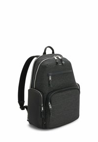 Zaino in tessuto nero con zip silver, due tasche frontali e spallacci regolabili. Presenta una combinazione di tessuto strutturato e pelle liscia.