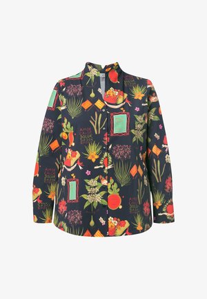 Giacca a bottoni con motivo floreale in tessuto blu navy, caratterizzata da illustrazioni vivaci di piante, frutti e elementi decorativi.