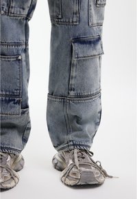 FAVELA MULTIPOCKET UNISEX - Loose-jeans - blue washed