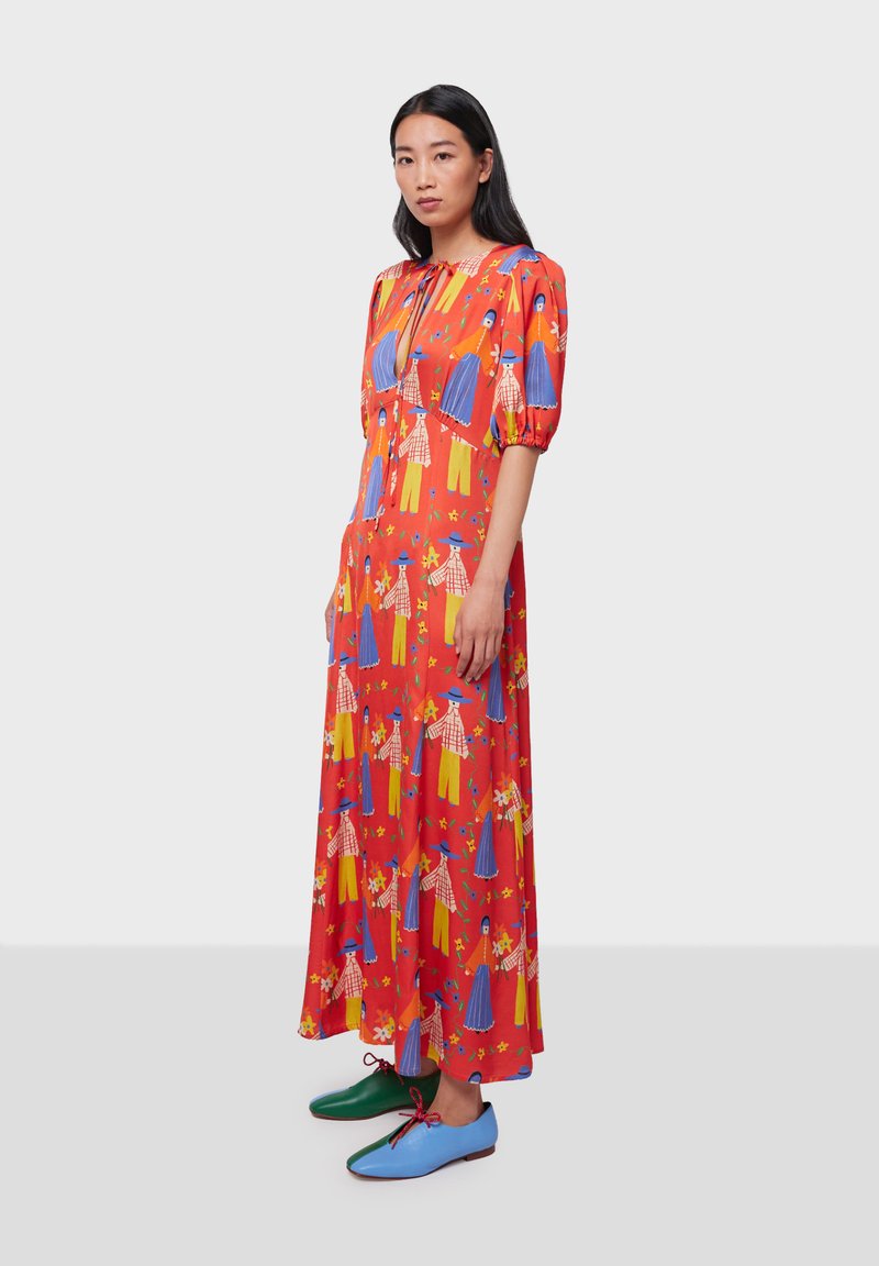 coral dress with blue shoes Caira Chiffon Scarf Maxi Dress / Ombre Dark Pink | MESHKI