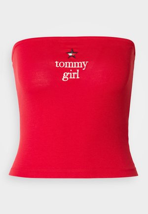 Červený top bez ramienok vyrobený z hladkej bavlnenej textílie. Vyznačuje sa vyšívaným textom "tommy girl" a malou hviezdičkou v strede.