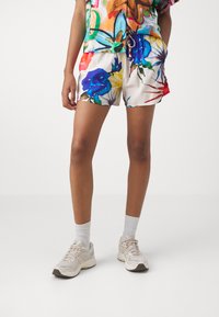 Obey Clothing SHORT - Rövidnadrágok - offwhite