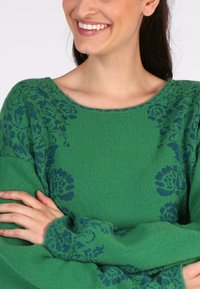 Sorgenfri Sylt FLEKKA - Strickpullover - deep grass