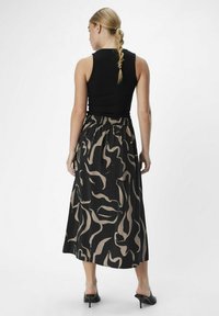 Object MIDI PRINT - Falda acampanada - black