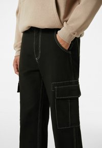 Bershka Cargobyxor - black