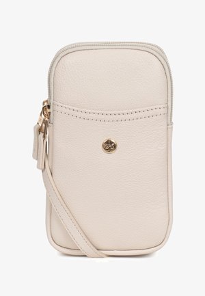 Kleine rechthoekige crèmekleurige leren polstasje met ritssluiting, voorvak en gouden logo-embleem.