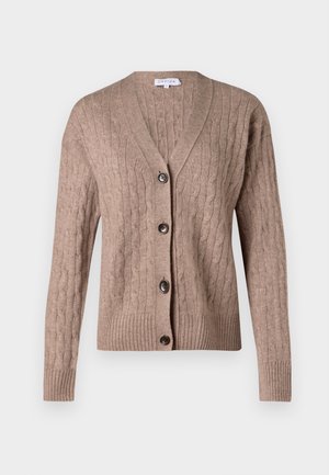 Cardigan lavorato a maglia beige con scollo a V, polsini a coste e cinque bottoni frontali. Presenta un motivo a trecce per texture e dettagli.