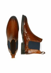 Bottines Chelsea en cuir marron avec texture crocodile, panneaux latéraux élastiques et une languette, avec une semelle plate noire.