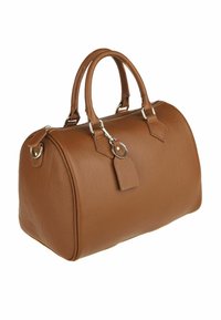 Bolso de mano de cuero marrón con forma redondeada, acabado texturizado, dos asas superiores y acentos de hardware en tono plateado. Cierre de cremallera con etiquetas.