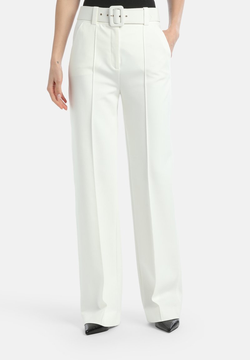 White wide-leg trousers with a high waist, featuring a thick belt and vertical pleats. Smooth fabric with a structured fit.