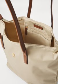 Tommy Hilfiger POPETTE TOTE - Geantă de pânză - sandalwood