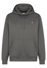 Felpa con cappuccio grigia scura, dotata di tasca a canguro frontale, coulisse regolabili, polsini a costine e piccolo logo bianco "cK" sul lato sinistro del petto.