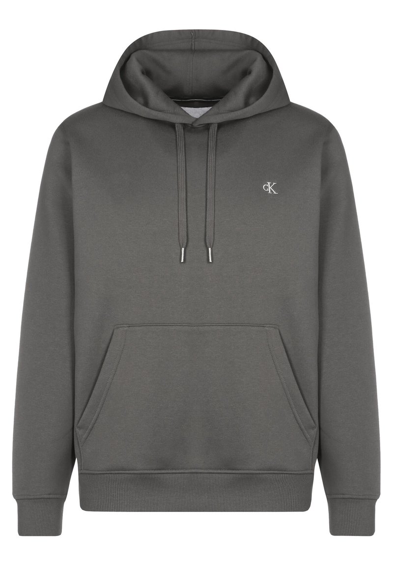 Felpa con cappuccio grigia scura, dotata di tasca a canguro frontale, coulisse regolabili, polsini a costine e piccolo logo bianco "cK" sul lato sinistro del petto.