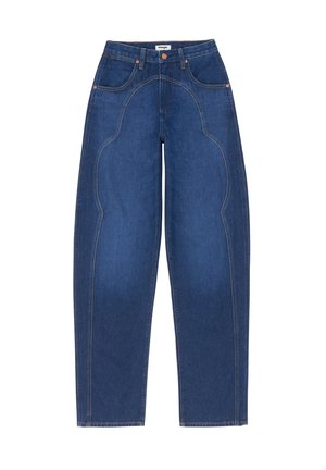 Pantaloni in denim blu con un design a gamba larga, cuciture curve distintive e dettagli di cucitura arancione. Stile classico a cinque tasche.